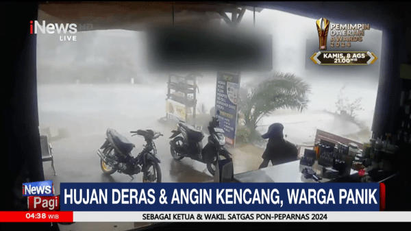 Cuaca Buruk, Rumah Rusak hingga Pohon Tumbang di Lampung